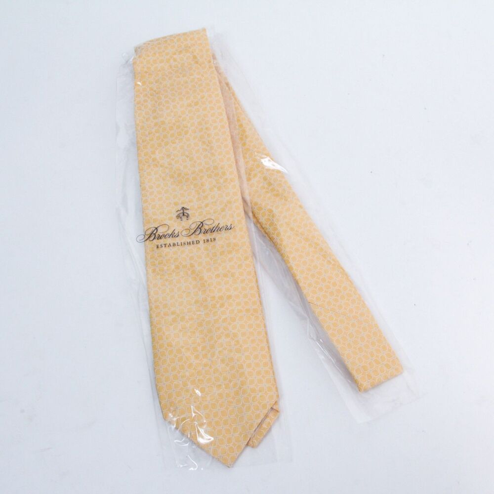 NWT Brooks Brothers USA Made Silk Mens Yellow Geometric Made Canary Yellow Tie